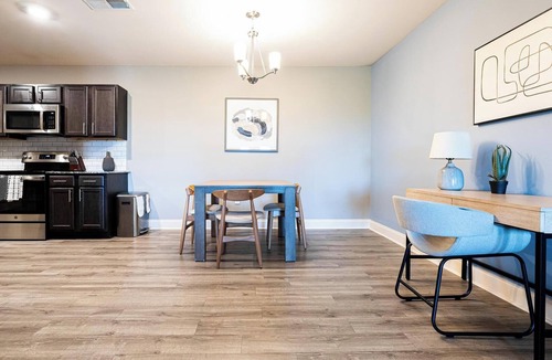 Cocoa Apartment | Landing | Amazing 2BD, Gym, Pool