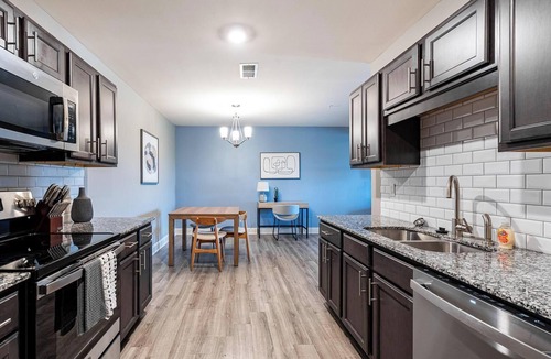 Cocoa Apartment | Landing | Amazing 2BD, Gym, Pool