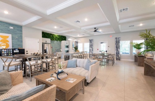 Newberry Apartment | Landing | Amazing 3BD, Pool, Gym