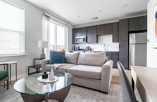 Downtown Apartment | Landing | Amazing Studio, Pool, Yoga Studio