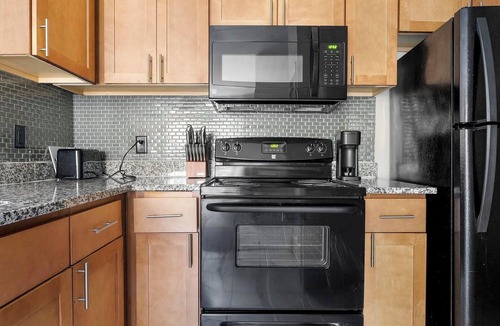 Gainesville Apartment | Landing | Beautiful 2BD, Clubhouse, Tennis Court
