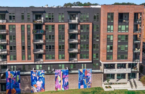 Downtown Apartment | Landing | Beautiful Studio, Gym, Pool