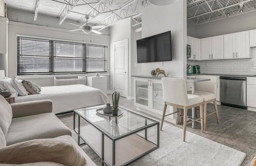 Central Business District Apartment | Landing | Beautiful Studio, Gym, Rooftop Lounge