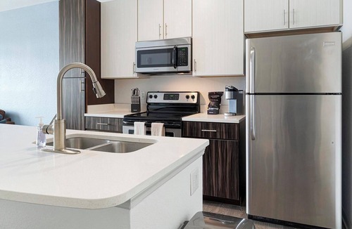 Fairvilla Apartment | Landing | Chic 1BD, Clubhouse, Gym