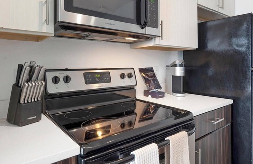 Fairvilla Apartment | Landing | Chic 1BD, Clubhouse, Gym