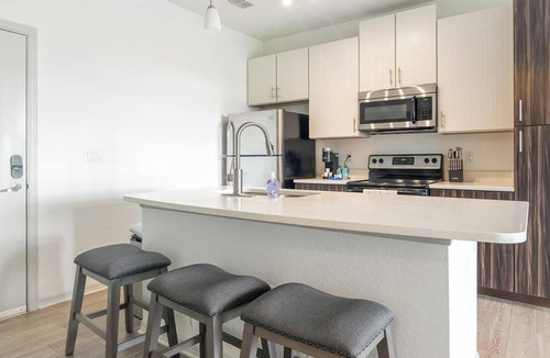 Fairvilla Apartment | Landing | Chic 1BD, Clubhouse, Gym