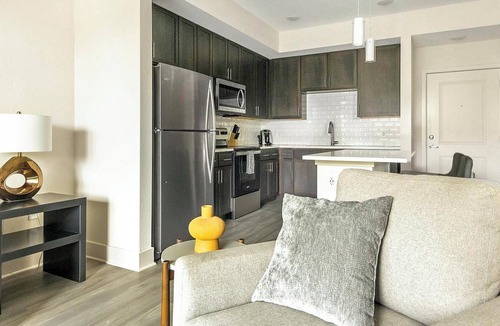 Palmetto Apartment | Landing | Chic 1BD, Yoga Studio, Gym