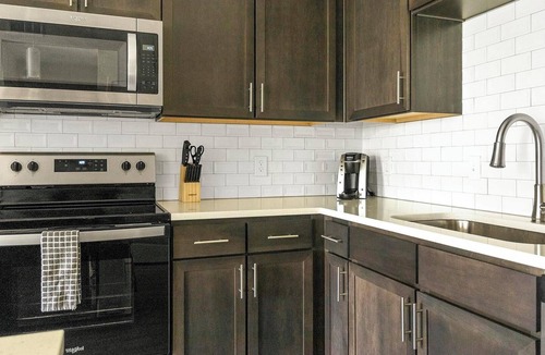 Palmetto Apartment | Landing | Chic 1BD, Yoga Studio, Gym