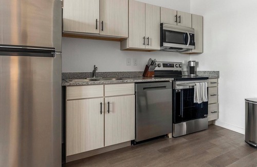 Lakeland Apartment | Landing | Chic 2BD, Clubhouse, Gym