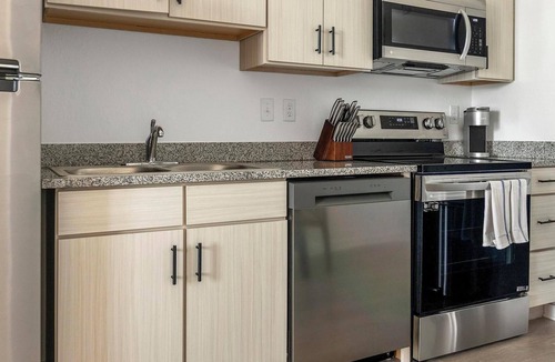 Lakeland Apartment | Landing | Chic 2BD, Clubhouse, Gym