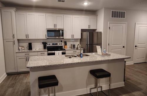 Newberry Apartment | Landing | Chic 2BD, Gym, Pool