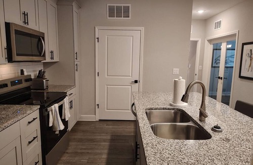 Newberry Apartment | Landing | Chic 2BD, Gym, Pool