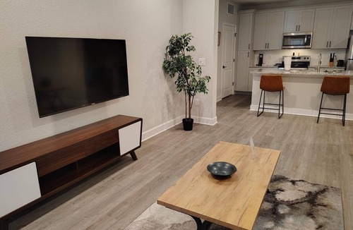 Newberry Apartment | Landing | Chic 2BD, Gym, Pool