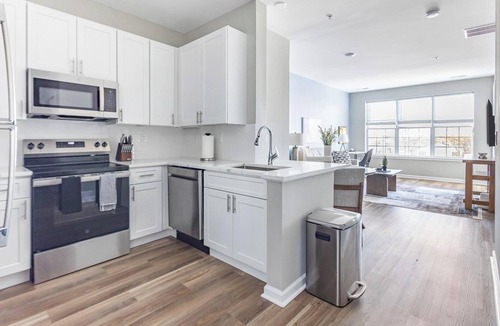 Raritan Apartment | Landing | Chic 2BD, Tennis Court, Pool