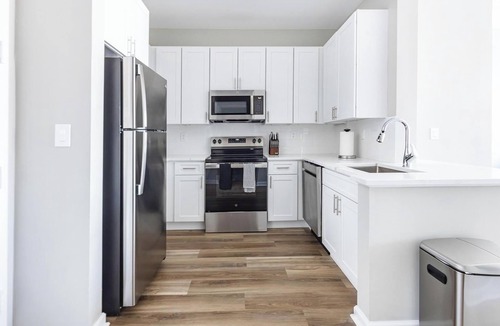 Raritan Apartment | Landing | Chic 2BD, Tennis Court, Pool
