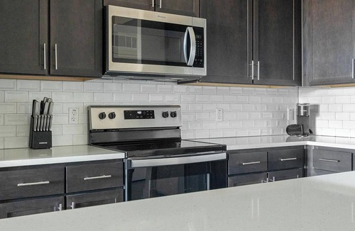 Palmetto Apartment | Landing | Chic 2BD, Yoga Studio, Clubhouse