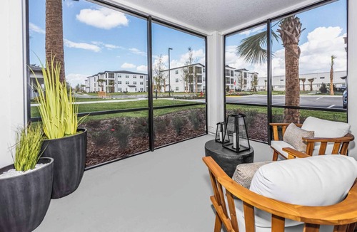 Southeast Orlando Apartment | Landing | Chic 3BD, Gym, Pool