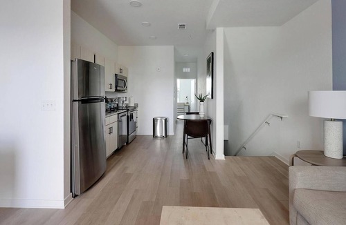 Lakeland Apartment | Landing | Incredible 2BD, Pool, Gym