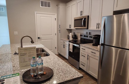 Newberry Apartment | Landing | Incredible 2BD, Gym, Pool