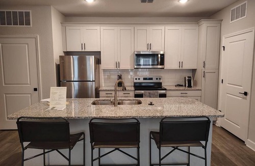 Newberry Apartment | Landing | Incredible 2BD, Pool, Gym