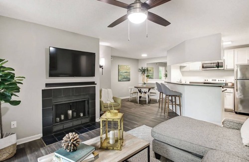 Sunbeam Apartment | Landing | Incredible 1BD, Gym, Courtyard