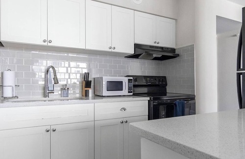 St. Petersburg Apartment | Landing | Modern 1BD, Courtyard, Clubhouse