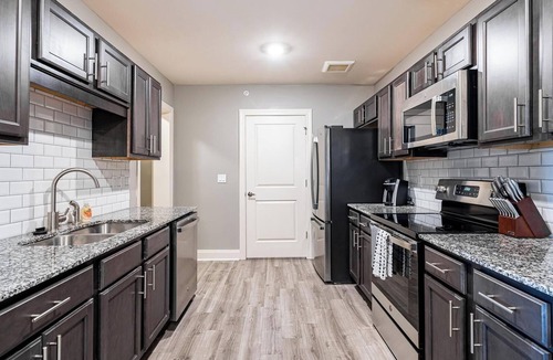 Cocoa Apartment | Landing | Modern 2BD, Gym, Pool
