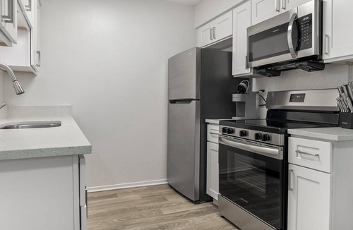 Dunedin Apartment | Landing | Modern 2BD, Gym