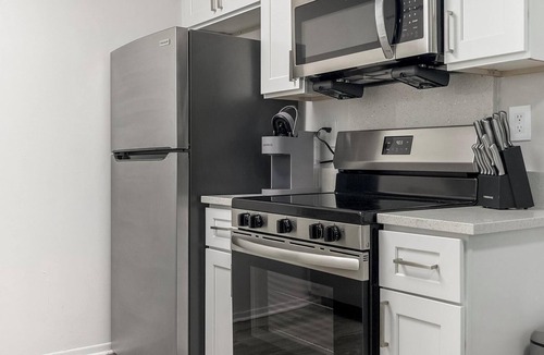 Dunedin Apartment | Landing | Modern 2BD, Gym