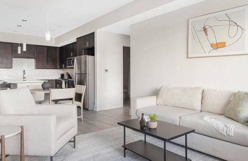 Palmetto Apartment | Landing | Modern 2BD, Gym, Pool