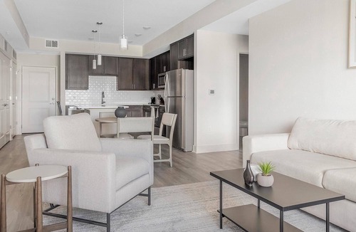 Palmetto Apartment | Landing | Modern 2BD, Gym, Pool
