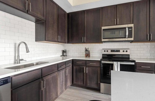 Palmetto Apartment | Landing | Modern 2BD, Gym, Pool