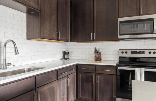 Palmetto Apartment | Landing | Modern 2BD, Gym, Pool