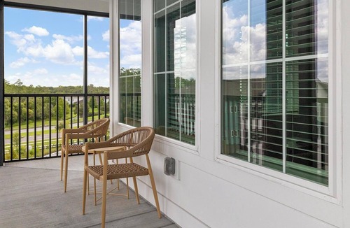 Wimauma Apartment | Landing | Modern 2BD, Gym, Pool