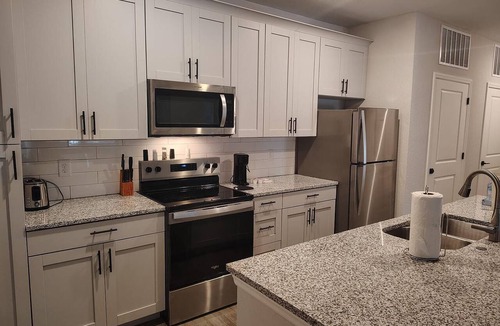 Newberry Apartment | Landing | Modern 2BD, Pool, Gym