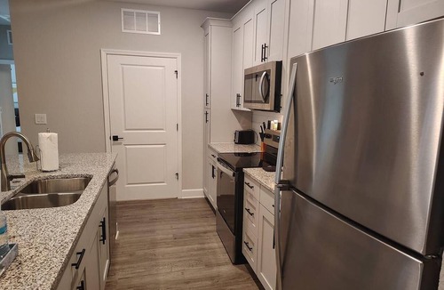 Newberry Apartment | Landing | Modern 2BD, Pool, Gym