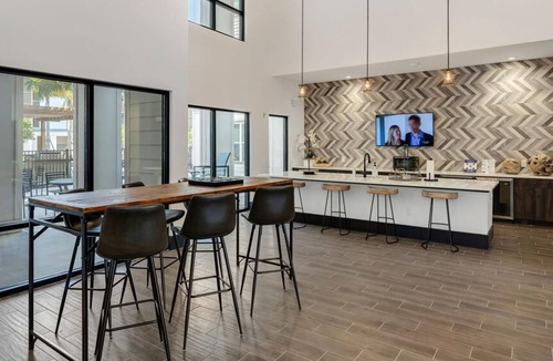 San Marco Apartment | Landing | Spectacular 1BD, Yoga Studio, Pool