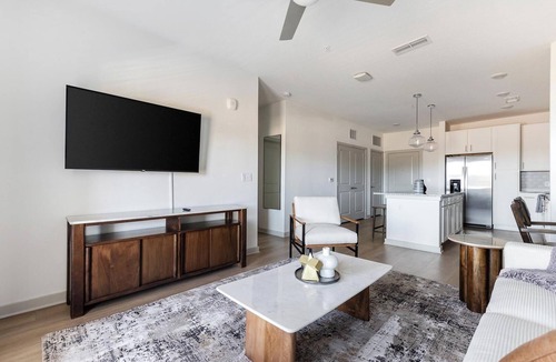 Candler Apartment | Landing | Spectacular 1BD, Gym, Pool