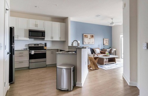 Lakeland Apartment | Landing | Spectacular 1BD, Pool, Clubhouse