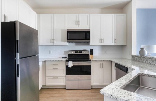 Lakeland Apartment | Landing | Spectacular 1BD, Pool, Clubhouse