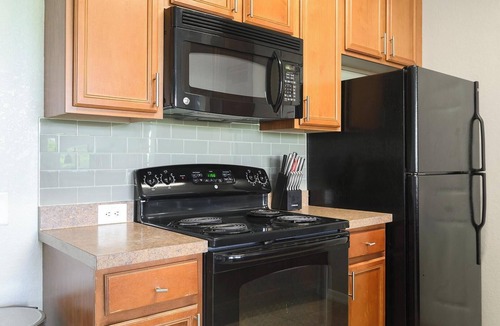 West Kissimmee Apartment | Landing | Spectacular 2BD, Courtyard, Gym