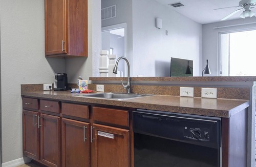 West Kissimmee Apartment | Landing | Spectacular 2BD, Courtyard, Gym