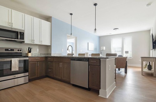 Hickory Apartment | Landing | Spectacular 2BD, Clubhouse, Gym
