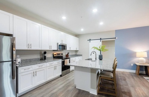 Fellowship Apartment | Landing | Spectacular 2BD, Yoga Studio, Gym