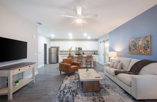 Fellowship Apartment | Landing | Spectacular 2BD, Yoga Studio, Pool