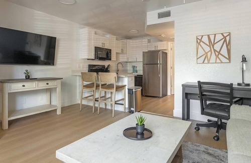 Port Tampa City Apartment | Landing | Stunning 1BD, Pool, Gym