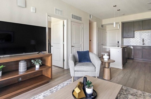 Palmetto Apartment | Landing | Stunning 1BD, Yoga Studio, Pool