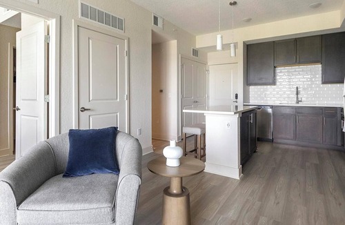 Palmetto Apartment | Landing | Stunning 1BD, Yoga Studio, Pool