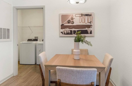 Fairvilla Apartment | Landing | Stunning 2BD, Clubhouse, Gym