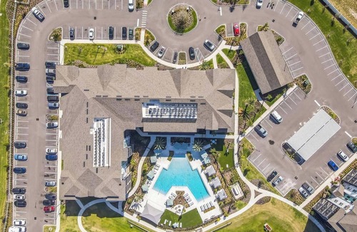 Wimauma Apartment | Landing | Stunning 2BD, Gym, Pool